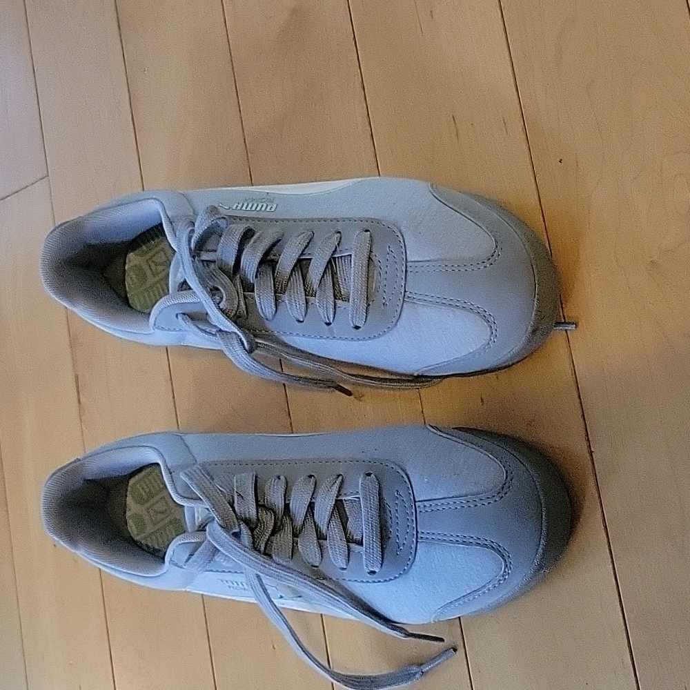 Womens Puma sneakers